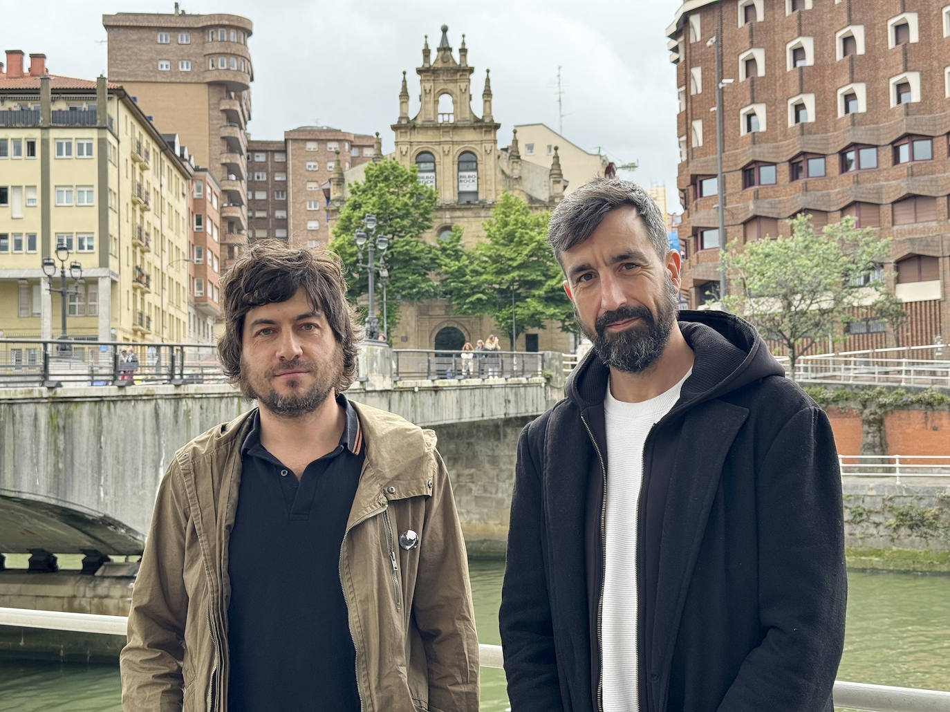 Álvaro Fierro y Diego Urruchi, con BIlborock al fondo.