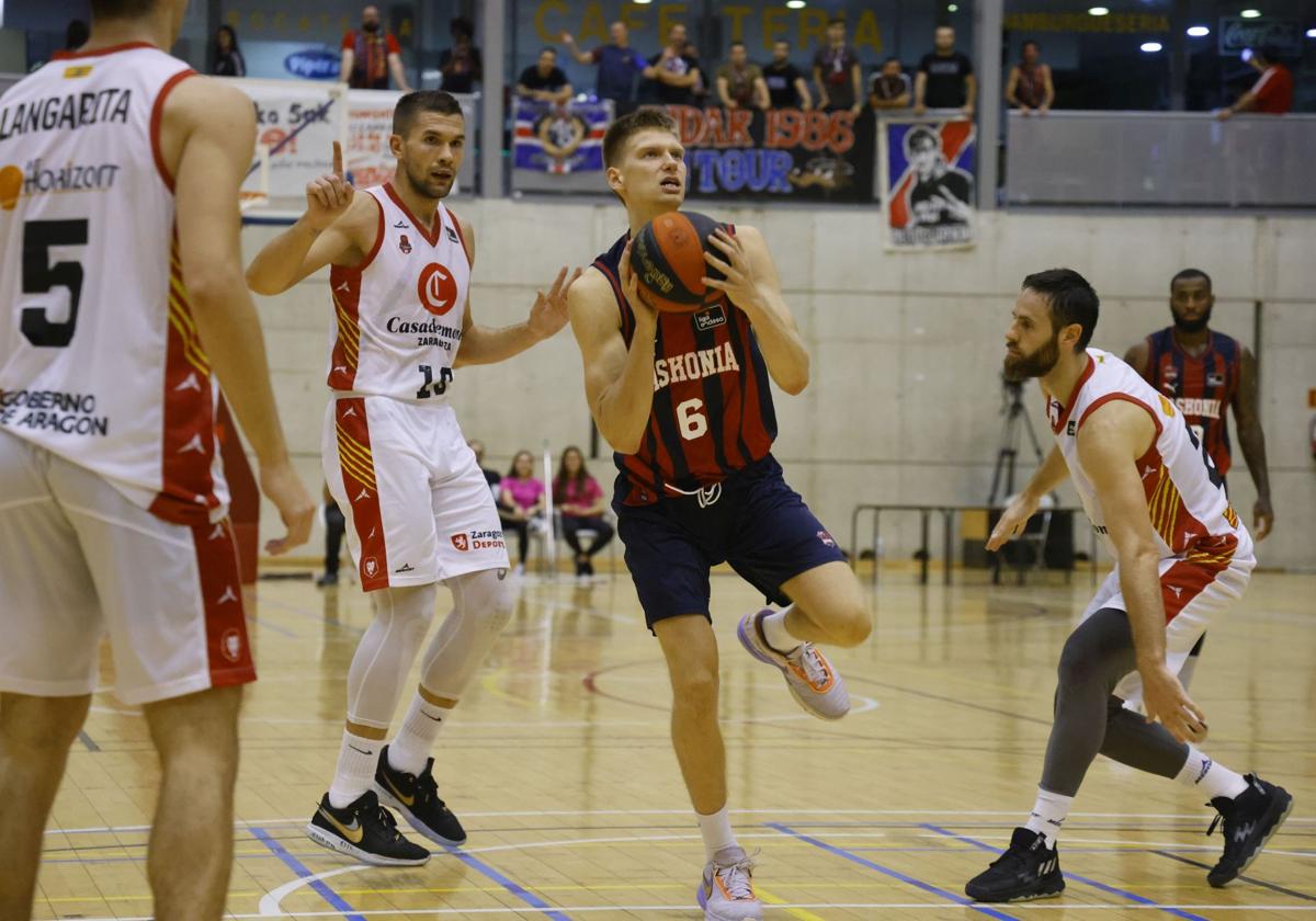 Savkov, en el partido de pretemporada del año pasado disputado en el Estella.