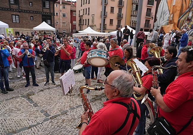 Ambiente en la plaza de las Burullerías.