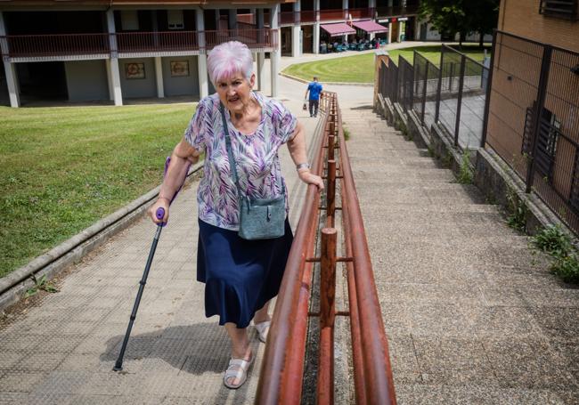 En Aranbizkarra las escaleras y la rampa que dan acceso al centro de salud se sustituirán por una mecánica