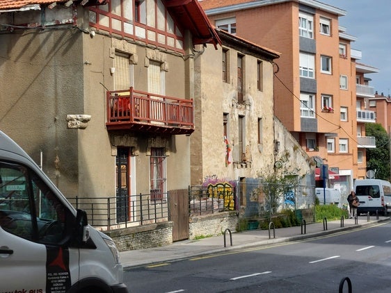 Varios de los números afectados en la calle Sarrikobaso por el PGOU.