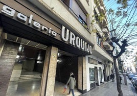 Detenida una mujer por apuñalar a otra en el pecho en Galerías Urquijo