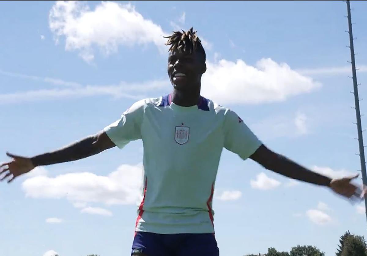 El divertido pique de Nico Williams y Dani Carvajal en el entrenamiento de la Selección