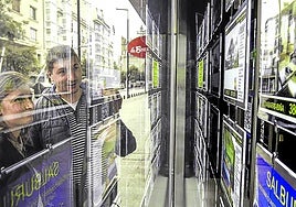 Los anuncios de vivienda a la venta duran cada vez menos en Vitoria, donde los pisos «vuelan», según indican en el sector.