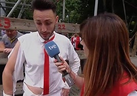 Un mozo acaba con la camisa hecha jirones tras el encierro