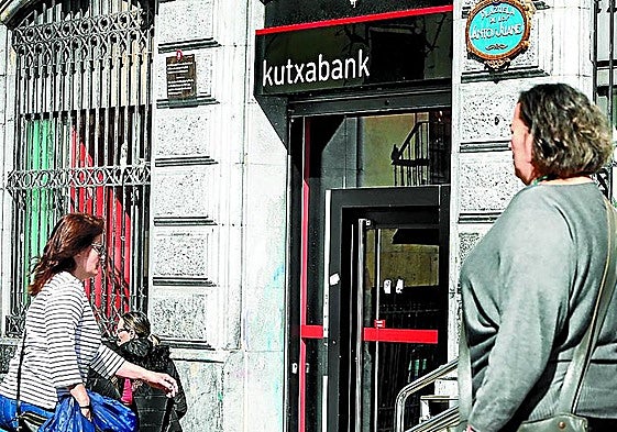 Oficina de Kutxabank en Bilbao.