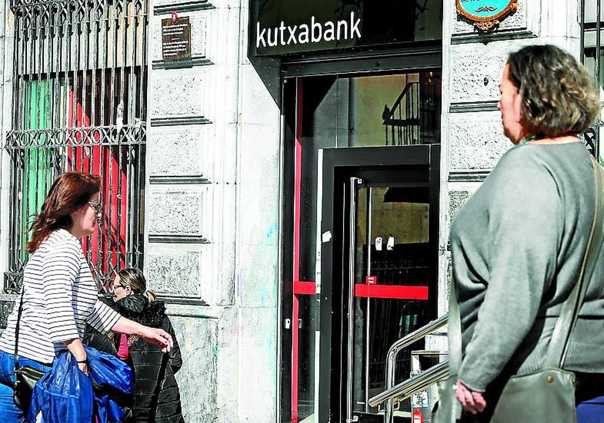 Oficina de Kutxabank en Bilbao.