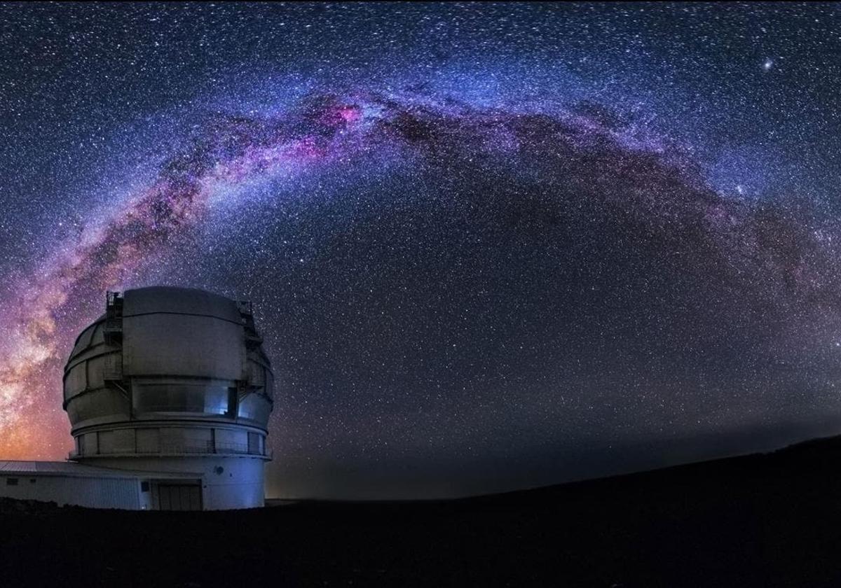 La Vía Láctea sobre el telescopio GRANTECAN, en el Observatorio del Roque de los Muchachos, en la isla de La Palma.