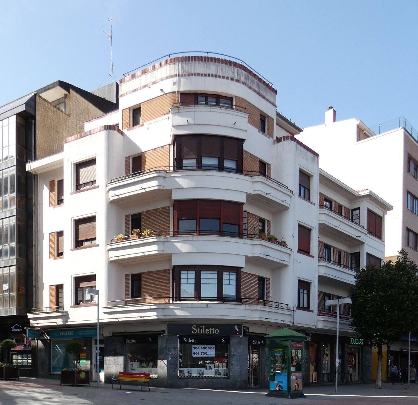 RACIONALISMO. EDIFICIO DE VIVIENDAS. JUAN DE MADARIAGA, 1933. ARQUITECTO. TELLAETXE 1