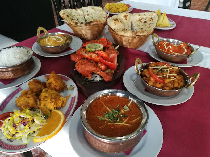 Variedad de platos picantes en el Buddha Palace