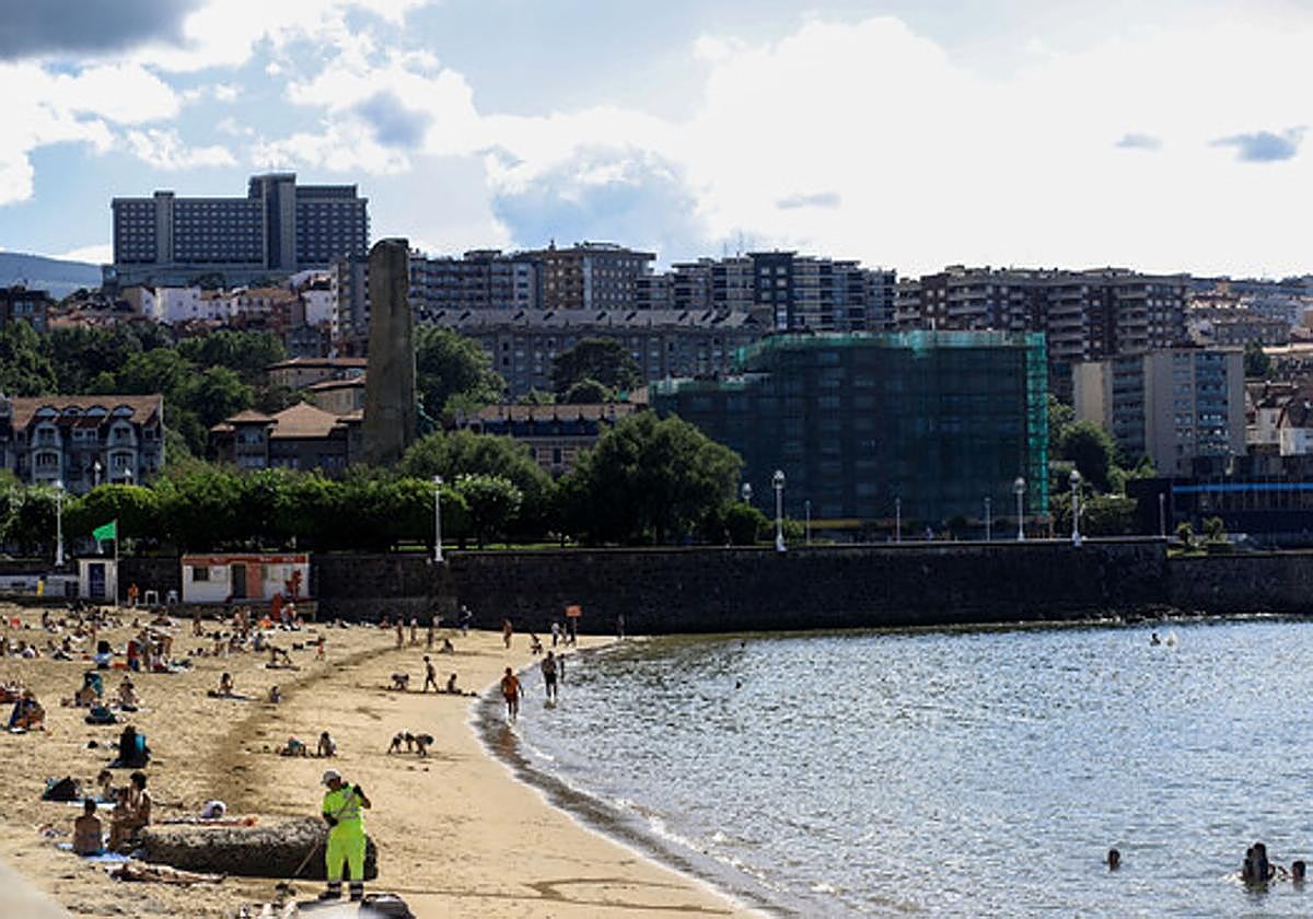 Rajan la mandíbula a un joven al que intentan robar en la playa de Las ...