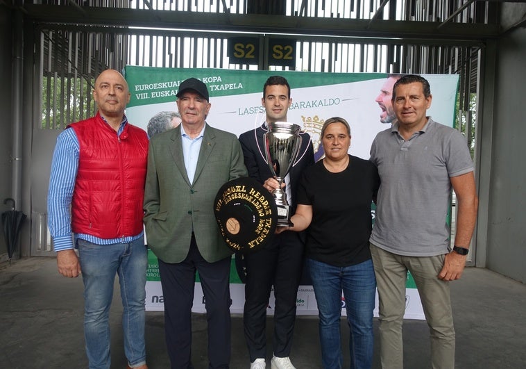 Iñigo Asensio, José Ángel Iribar, Ibon Barberia, Eba Ferreira y Joseba Núñez.