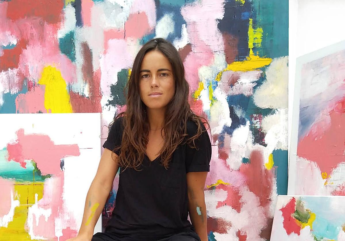 Elisa, la interiorista que llena las casas en Bizkaia de sus propias obras de arte.