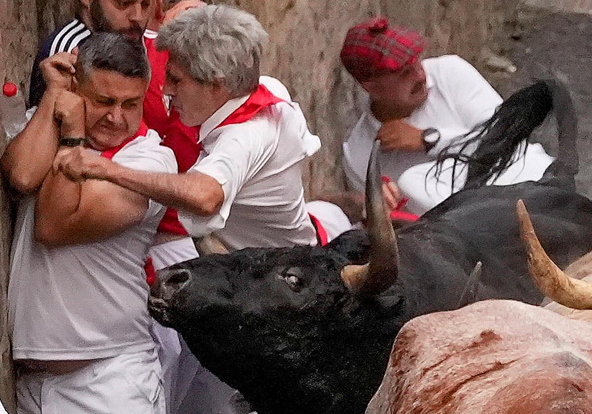 Los Jandilla dejan un herido por asta de toro en un rápido encierro