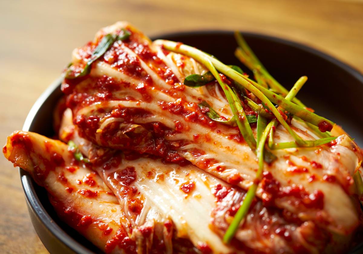 Siete beneficios de tomar kimchi y la receta para prepararlo en tu casa