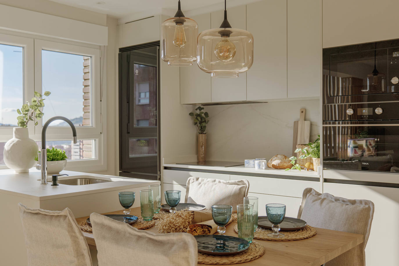 Elisa, la interiorista que llena las casas en Bizkaia de sus propias obras de arte