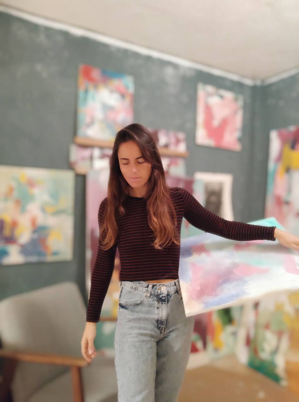 Elisa, la interiorista que llena las casas en Bizkaia de sus propias obras de arte