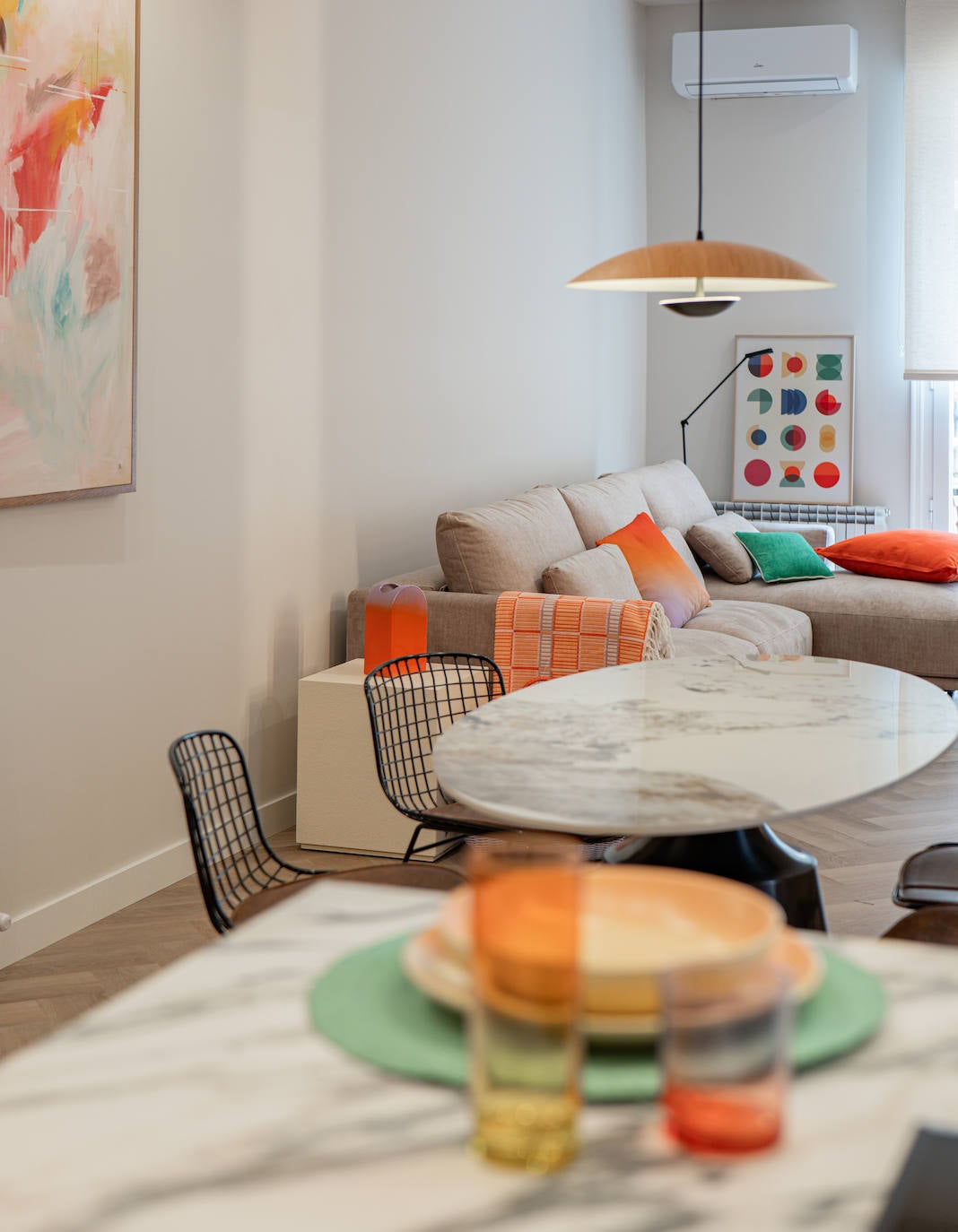 Elisa, la interiorista que llena las casas en Bizkaia de sus propias obras de arte