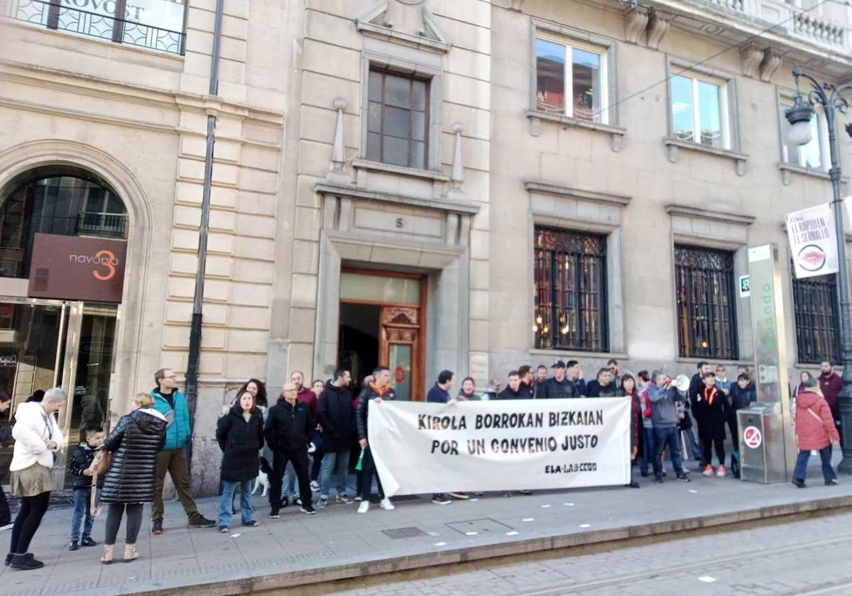 Protesta de los trabajadores de los polideportivos de Bizkaia.