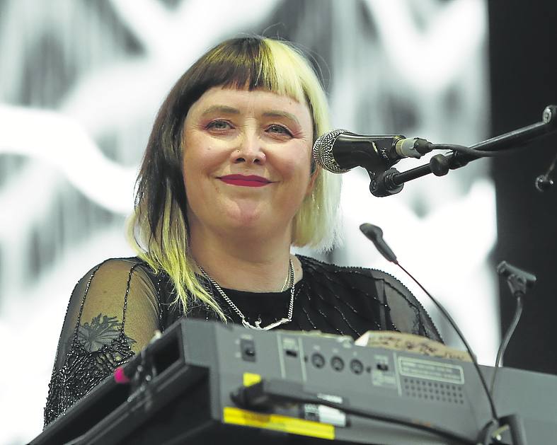 Una sonriente Rachel Goswell, la más comunicativa de la banda.