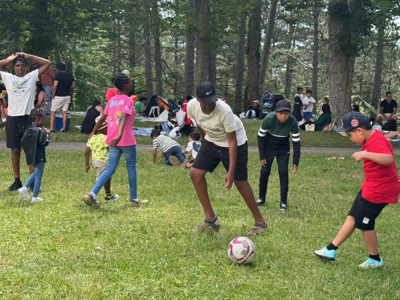 Niños jugando en el Santuario de Estíbaliz