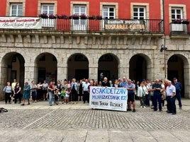 Vecinos de Aulesti en la última concentración en señal de protesta por la falta de médicos.