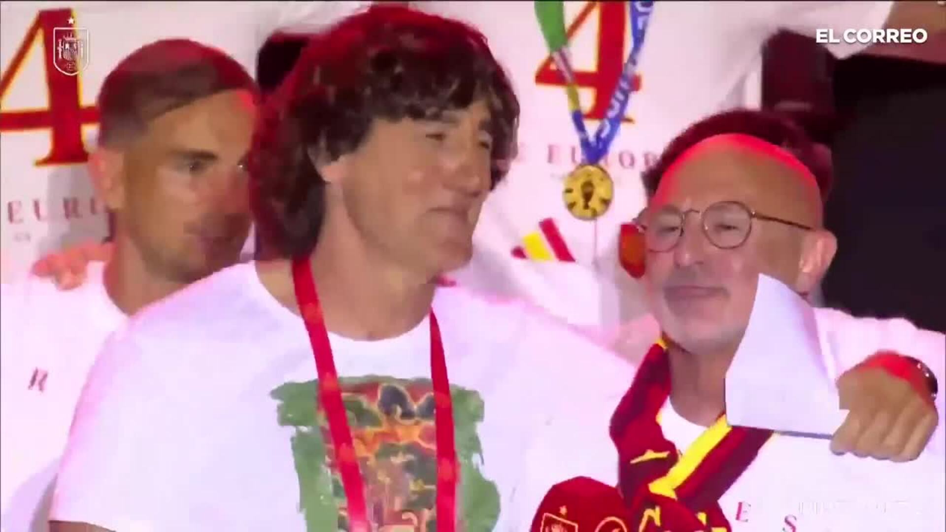 Patxi Salinas y Luis de la Fuente cantan por Julio Iglesias en la