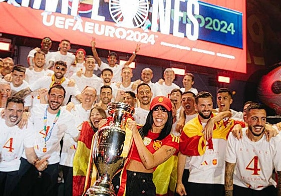 Aitana responde a las críticas por su participación en la fiesta de Cibeles: «No me pagan nada»