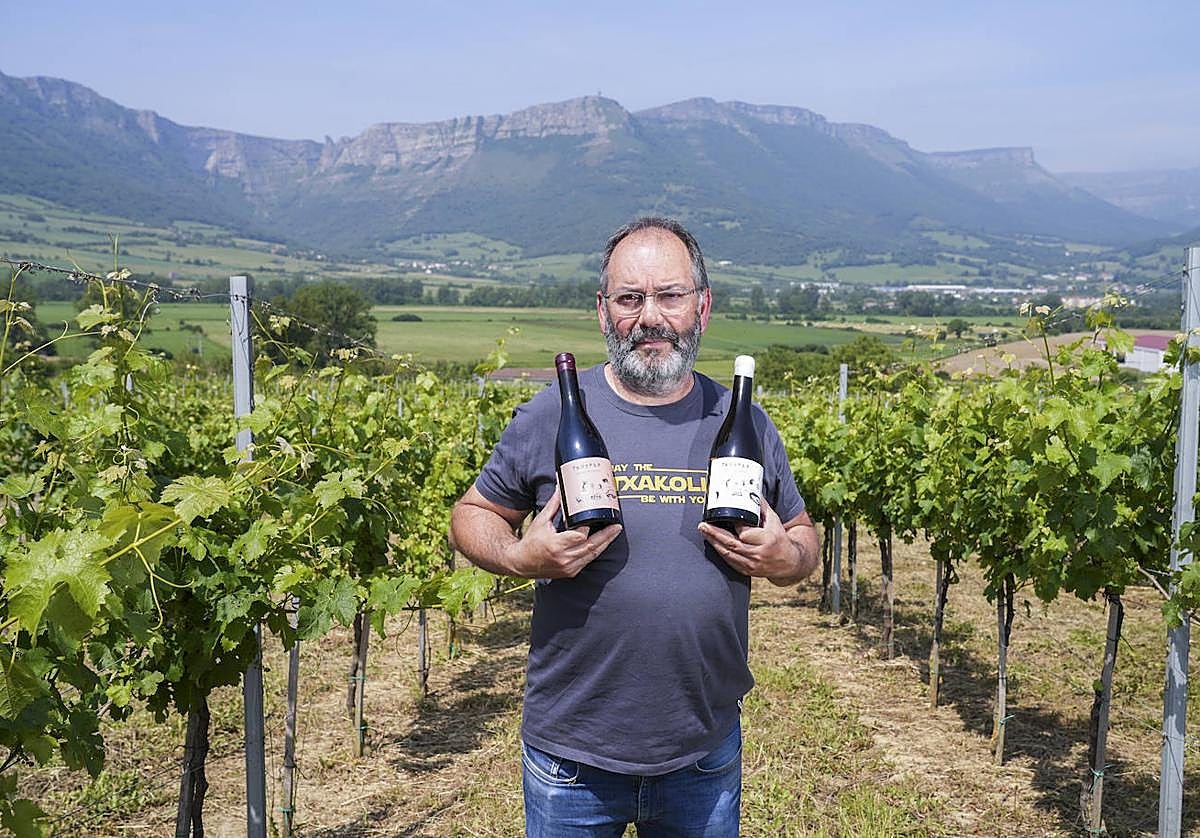 Juanjo Tellaetxe en una de sus fincas de Artomaña.