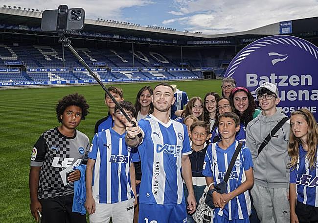 Conechny, en su presentación con el Alavés.