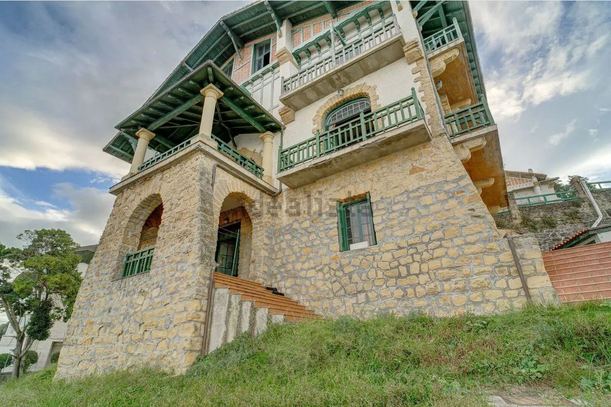 Sacan a la venta una villa con vistas a la costa vasca por seis millones de euros