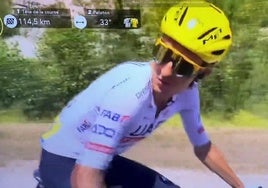 La falta de respeto de Marc Soler a un cámara de televisión en el Tour: «¡Eres retrasado, tira!»