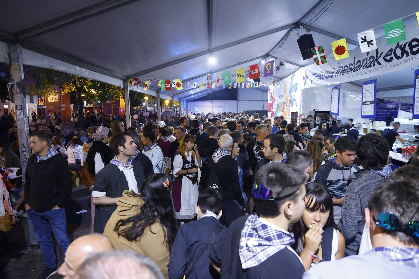 Las txosnas han amenazado con plantarse en La Blanca si no se les exime del TicketBai.