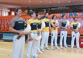 Varios de los pelotaris participantes en el Grand Slam de Gernika, durante la presentación.