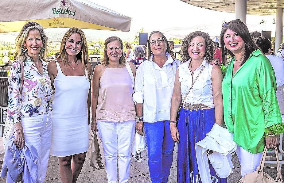 Zuriñe Ortiz de Latierro, Mónica Moreno, Marian Martínez, Elena Martín, Marian García Fidalgo y María Ortiz.