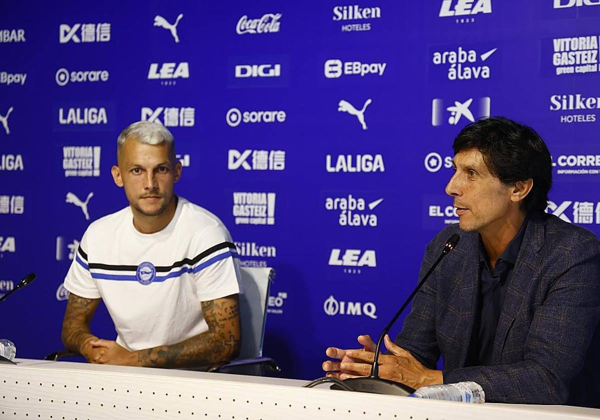 Sergio Fernández, durante la presentación de Stoichkov.