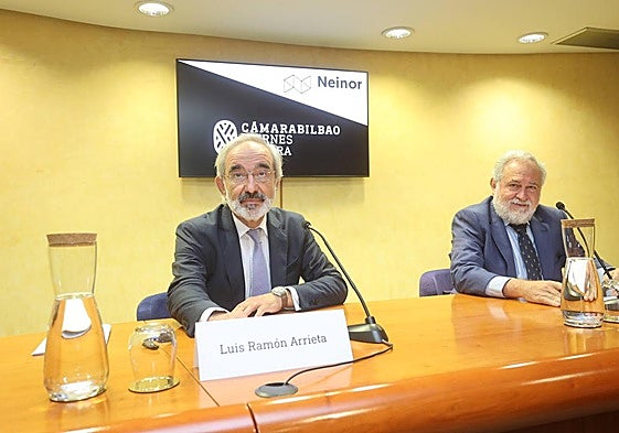 Luis Ramón Arrieta y José Ignacio Zudaire durante la jornada de este viernes en la Cámara de Bilbao.
