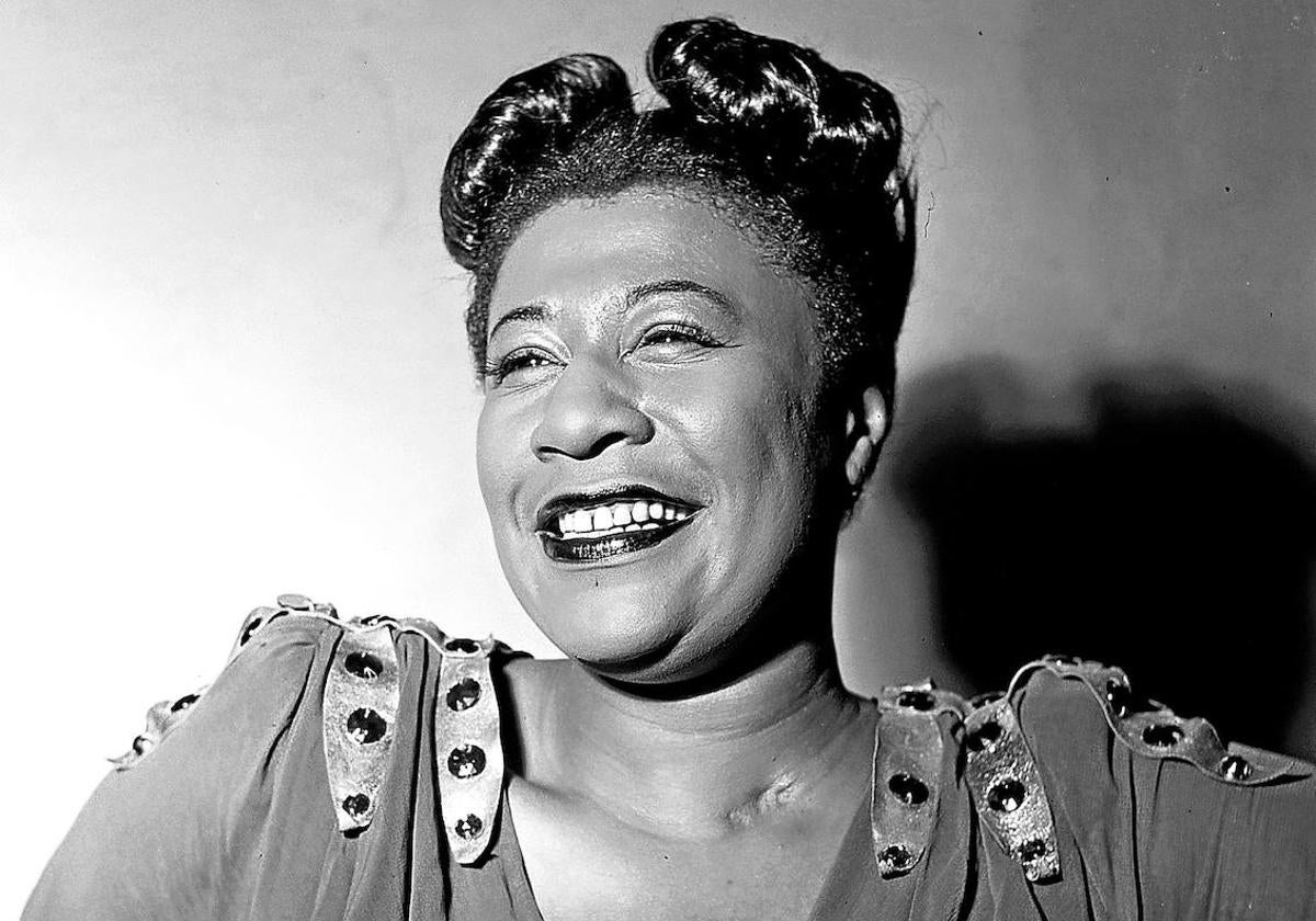 Ella Fitzgerald, retratada por William P. Gottlieb durante una actuación en Nueva York en noviembre de 1946.