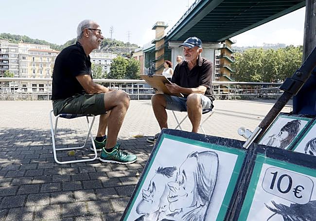 Enrique le pilla los rasgos a su modelo ocasional.