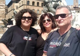 Anabel, su hijo y su pareja disfrutando de las vacaciones en Florencia.