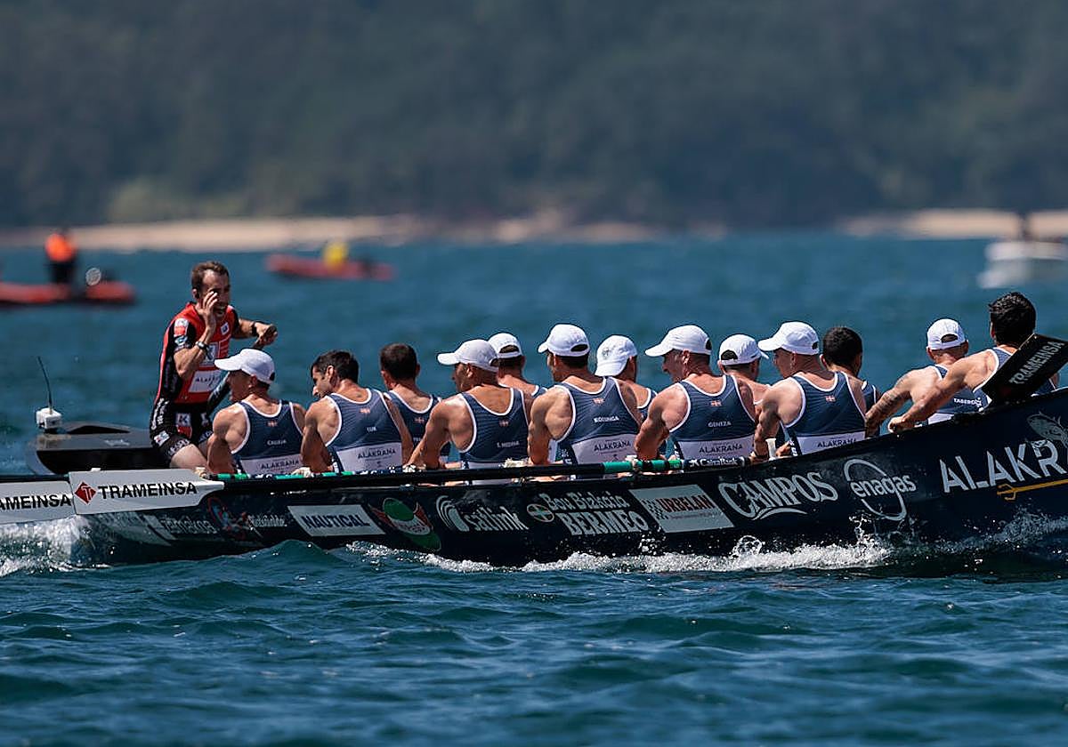 Urdaibai se exprime en los metros finales de la Bandera de Boiro.