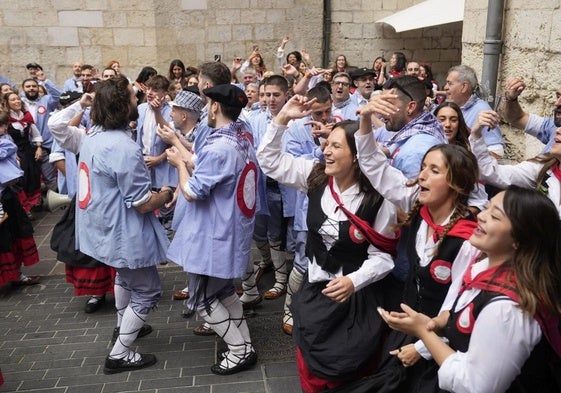 El ambiente de las cuadrillas volverá a tomar las calles de Vitoria.