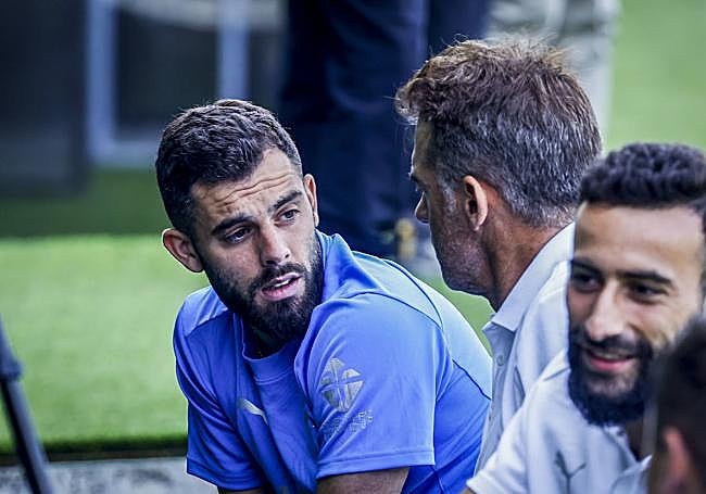 Rioja charla con Luis García en Santander.