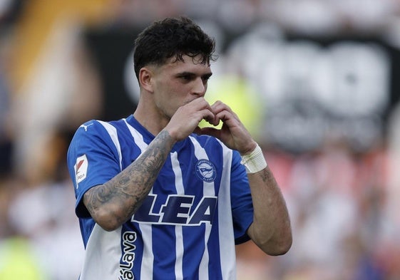 Javi López celebra su único gol con la camiseta del Deportivo Alavés.