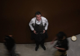 Pudimos probar una bomba llamada 'La madre del cordero' (gulesca combinación de buche, pensamientos, callos, patitas y lengua con vizcaína) en la primera vez que salía de cocina.