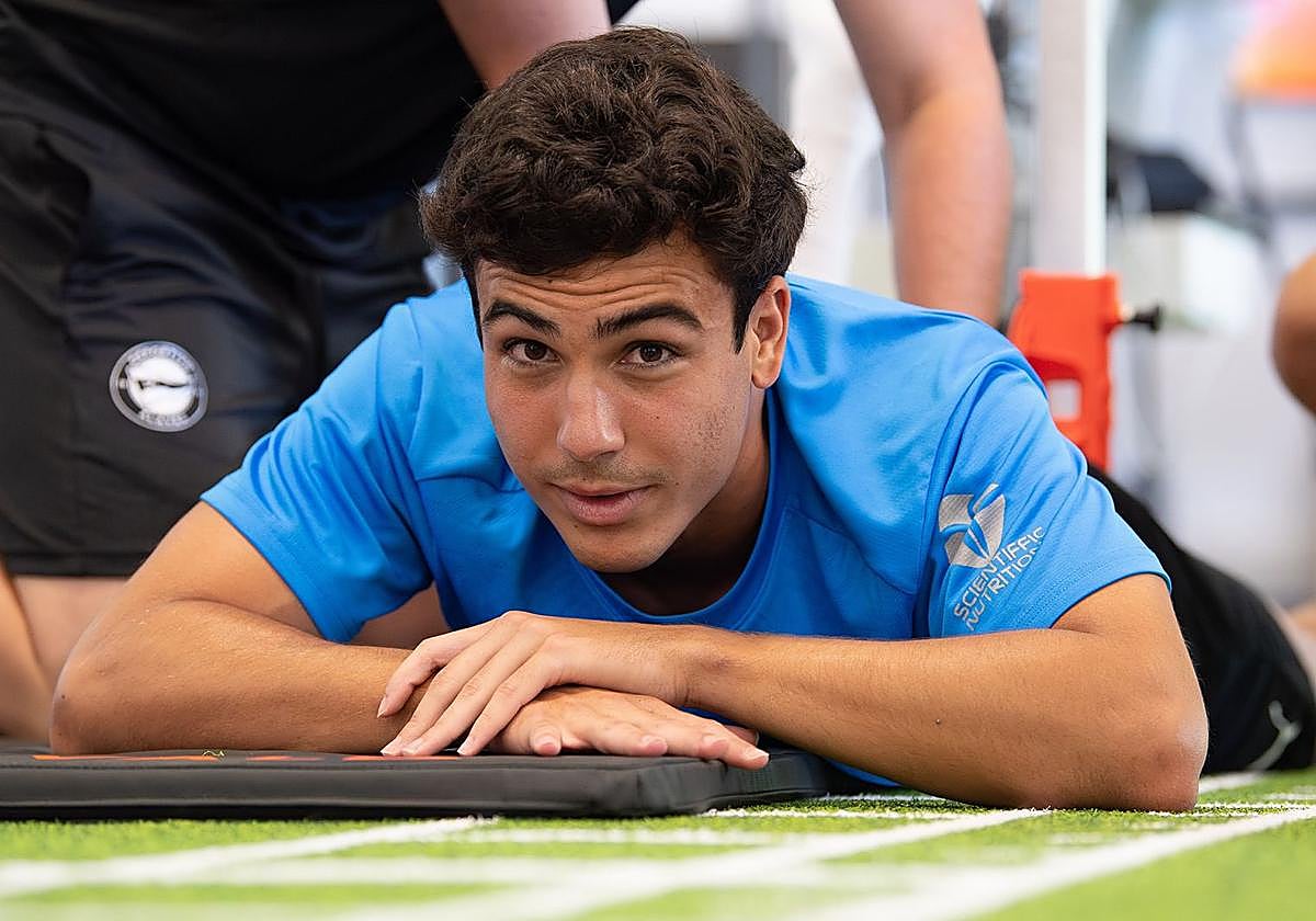 Manu Sánchez ya se ejercita en Ibaia.