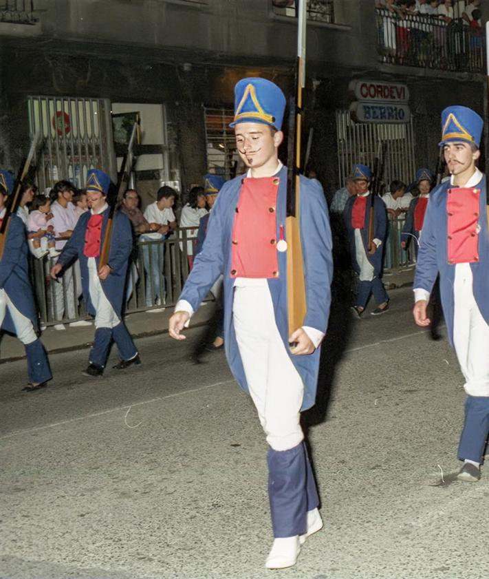 Imagen secundaria 2 - Los vecinos saldrán a la calle, al son de la música y rugir de los tambores.