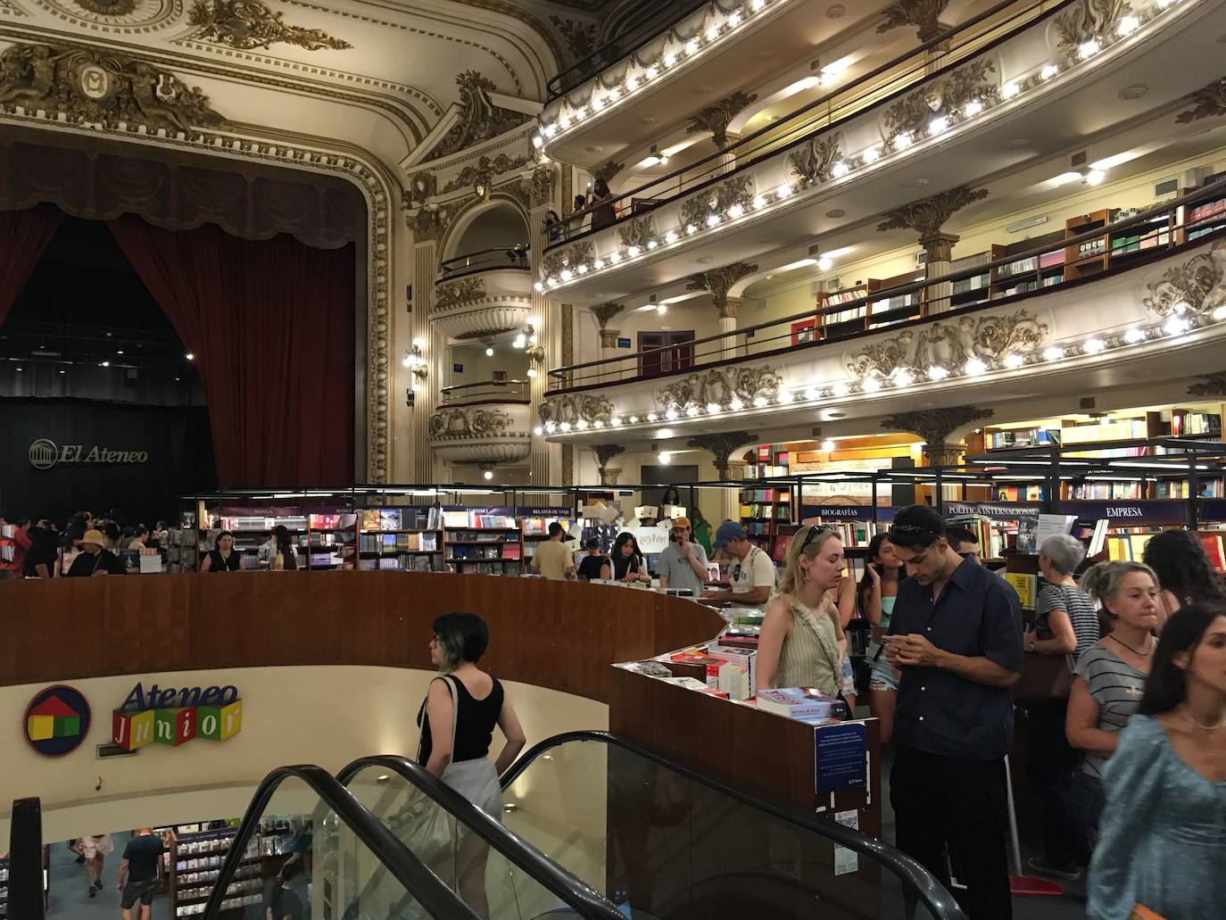 Librería del Ateneo.