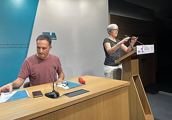 El secretario general de ELA, Mitxel Lakuntza, y la secretaria adjunta general, Amaia Muñoa.