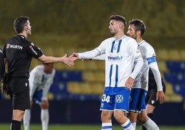 Dani Selma, durante un encuentro con el Tenerife en Segunda División.